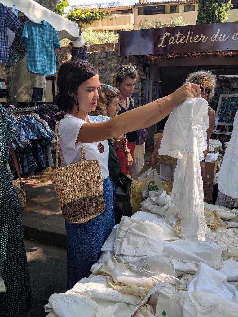 Kaitlin shopping in Lourmarin